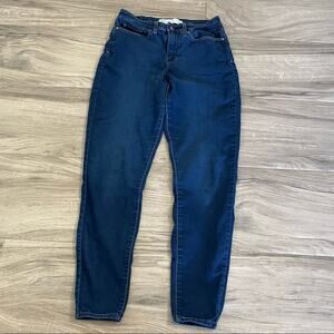 Levi’s mid-rise skinny jeans size 8